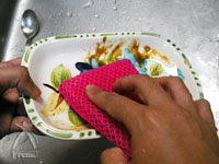 「べっぴんさん食器用ネットスポンジ」でお皿を洗う！