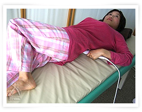 三井温熱で寝ながら背骨や仙骨を注熱治療