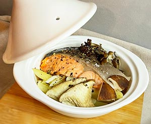 秋鮭ときのこのヘルシーなタジン鍋蒸