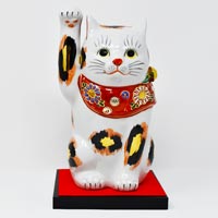 アポロシン招き猫 特大 三毛（右） 飾り台付き 高さ約228×横120×奥行125mm