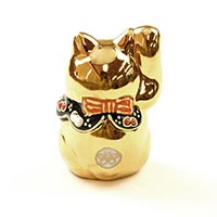 アポロシン招き猫 中 金（右） 高さ約70×横48×奥行45（mm）