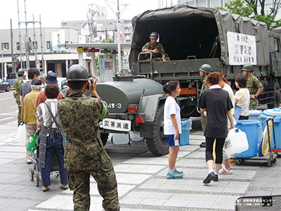 新潟県中越沖地震自衛隊による給水活動