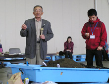 育苗床土についてご説明下さる木村先生