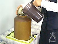 毎朝水瓶に水を入れます。