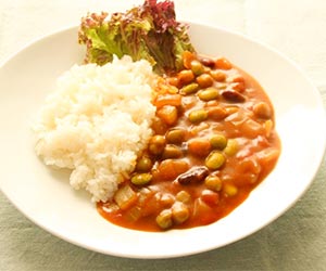 植物生まれのカレールゥで作る豆カレー