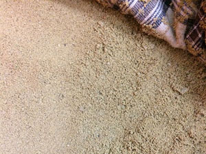 鋳物に合った砂と結着剤等を混ぜ合わせた鋳型砂