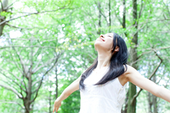 イメージ:深呼吸する女性
