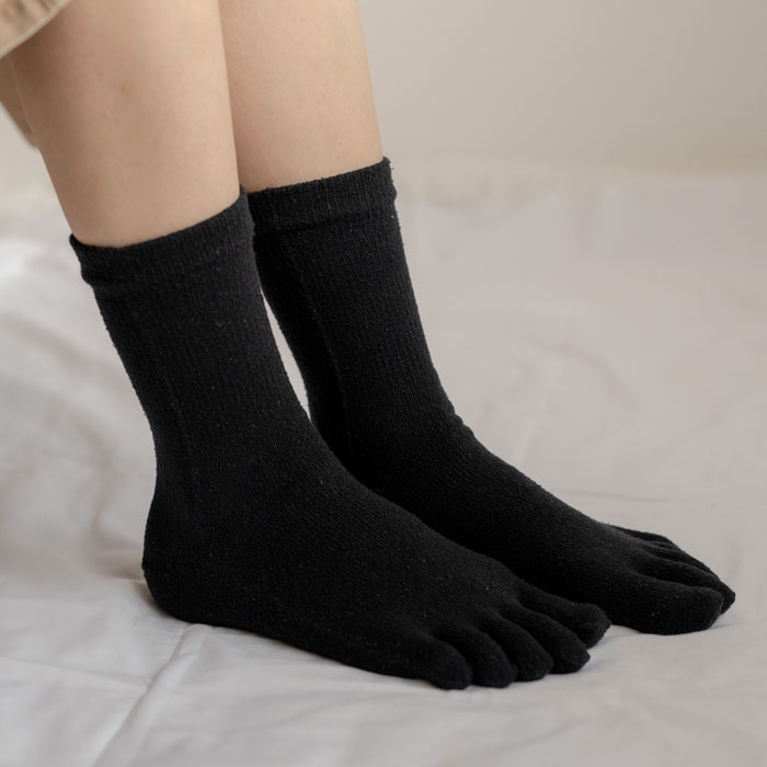 おひさまのぬくもり（天然シルク） 五本指ソックス ブラック・S（22〜24.5cm）