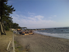 徒歩9分で行ける一色海岸は休日の散歩コースにぴったり!(周辺)