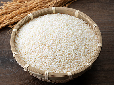 米が主役のあられづくり