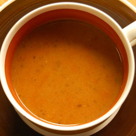 オリーブオイルの風味が虜にする　聖書の地に伝わる有機レンズ豆スープ