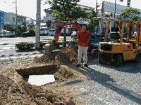 土地の一角に井戸が