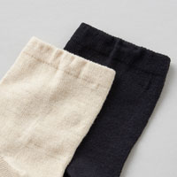 和紡布 ガラ紡の平編み靴下 黒／25-27cm