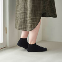 和紡布 ガラ紡のくるぶし半パイル靴下 黒／25-27cm