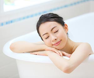 2.健康的な食事や運動、睡眠を意識しましょう。湯船にゆったり浸かるのも美容効果が高まります 